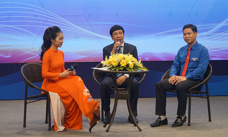 ảnh tại buổi diễn đàn