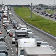 Người Việt tại Florida tháo chạy trước siêu bão thế kỷ