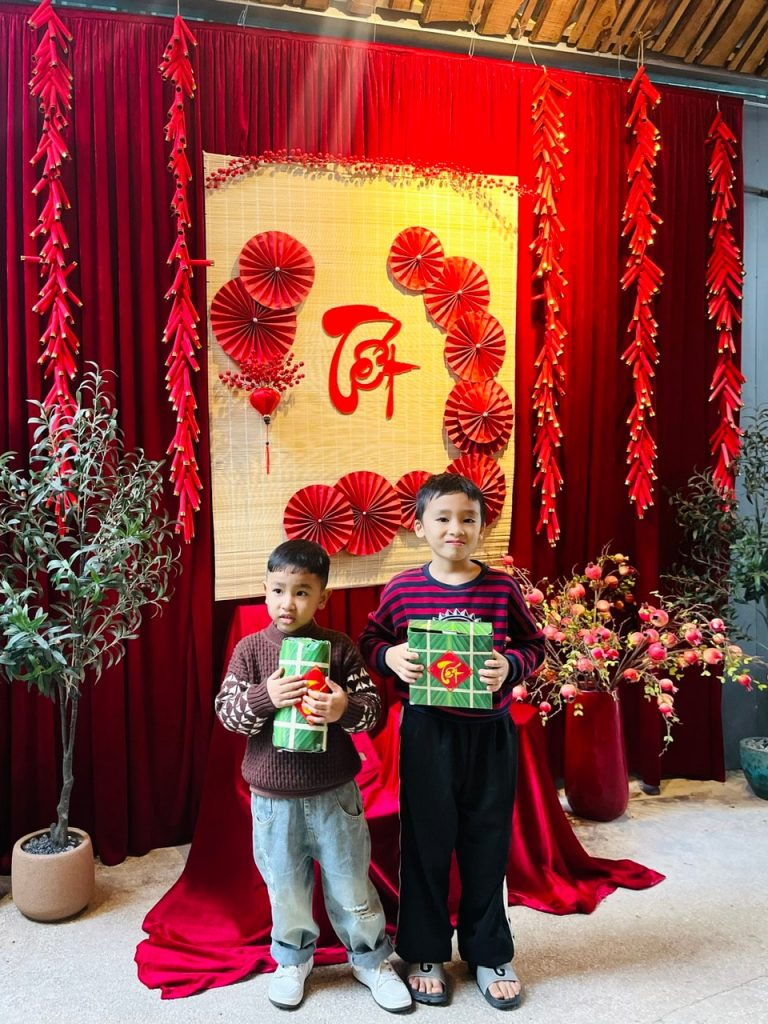 Trên con tàu về lại quê hương