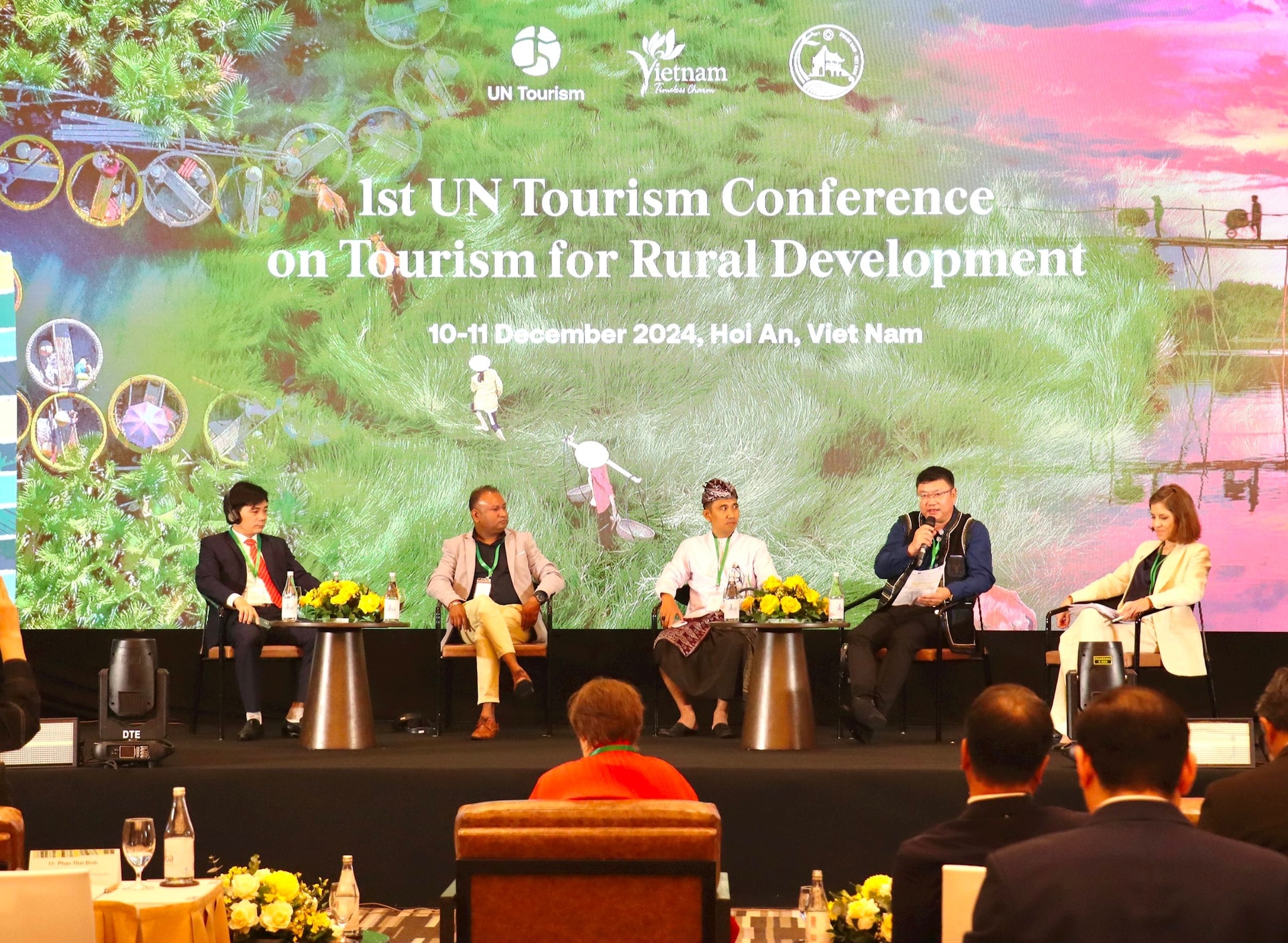 Một phiên thảo luận tại Hội nghị Quốc tế về du lịch nông thôn lần thứ nhất của UN Tourism. Ảnh: Q.T